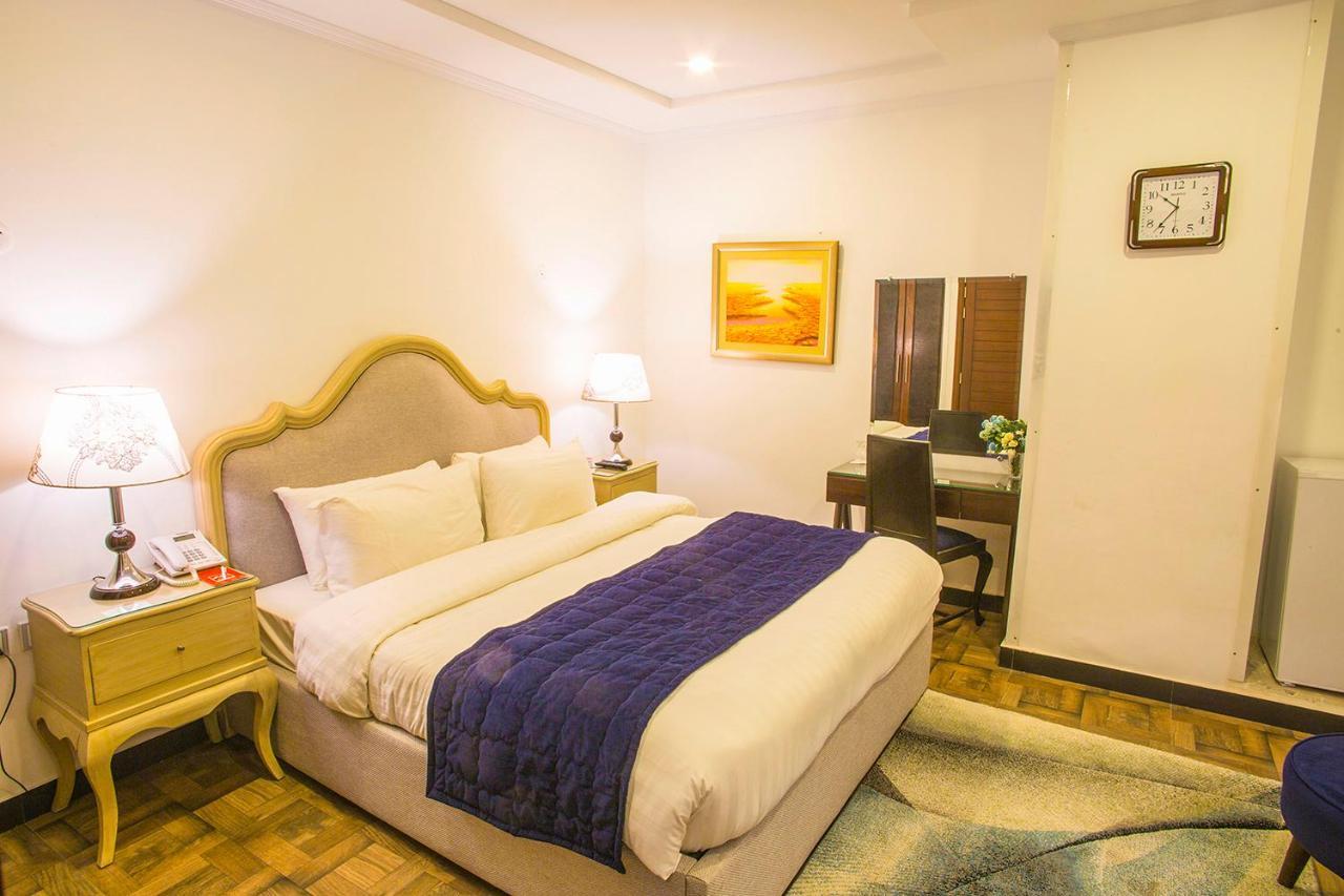 Hotel Oban Lahore Extérieur photo