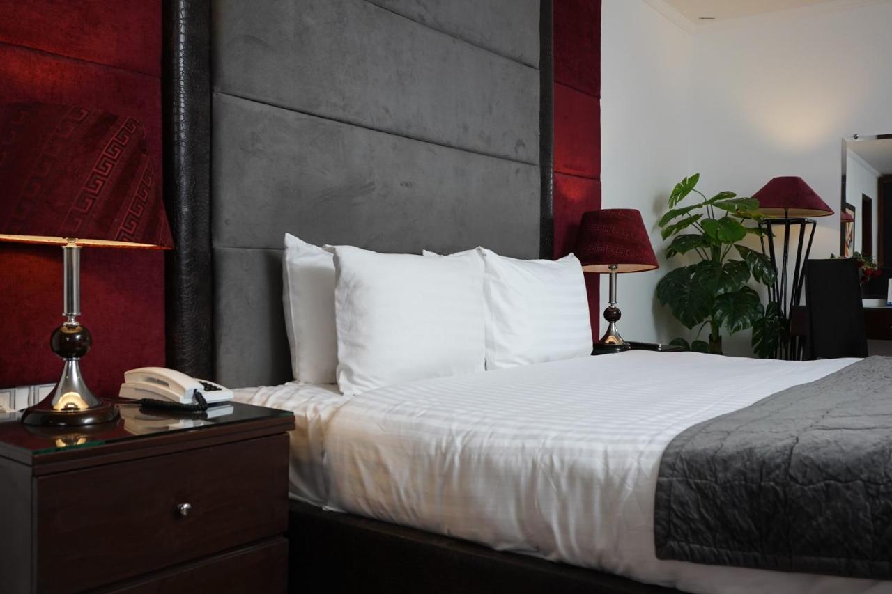 Hotel Oban Lahore Extérieur photo