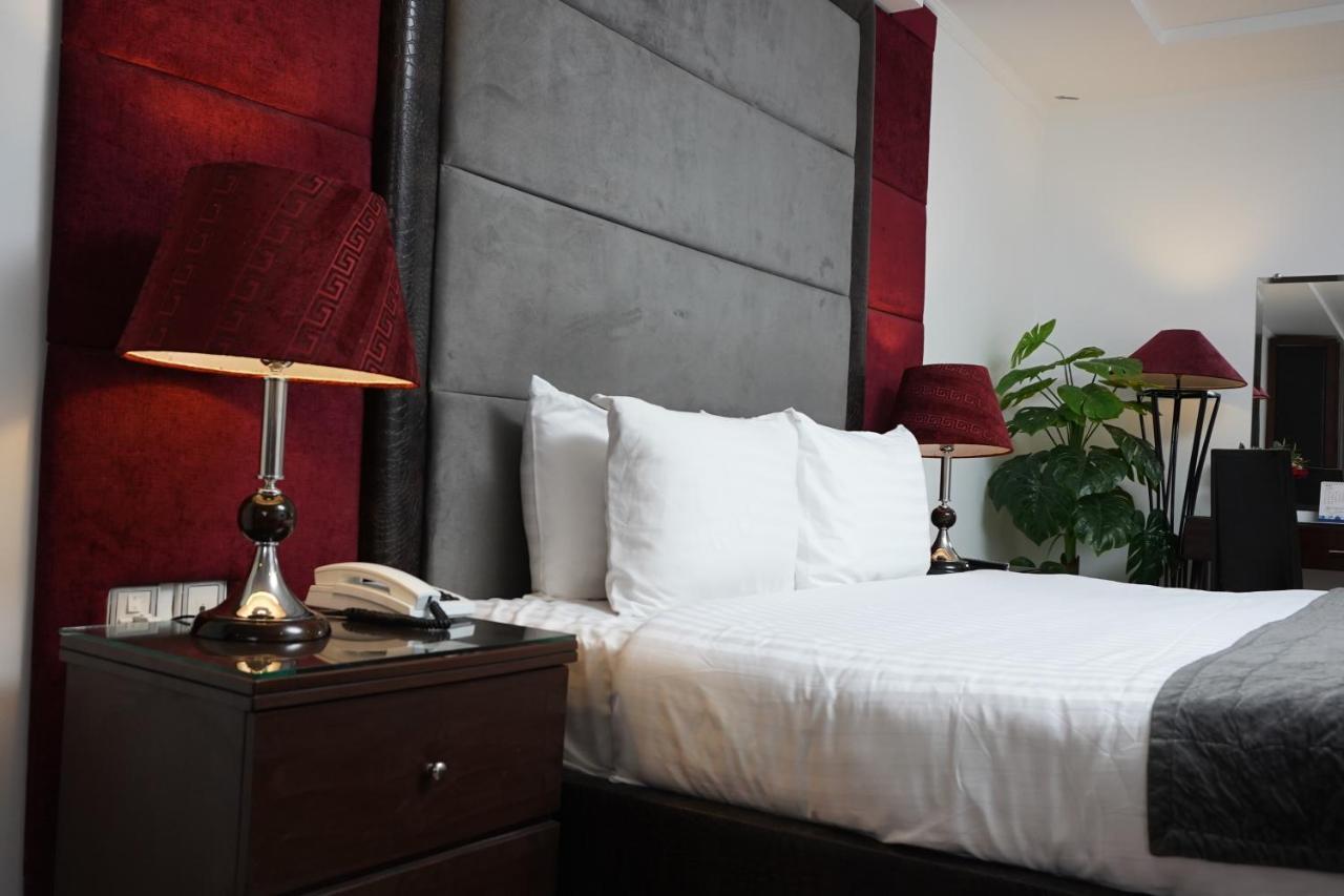 Hotel Oban Lahore Extérieur photo