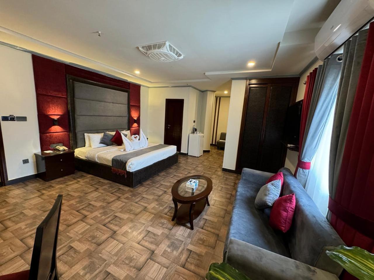 Hotel Oban Lahore Extérieur photo
