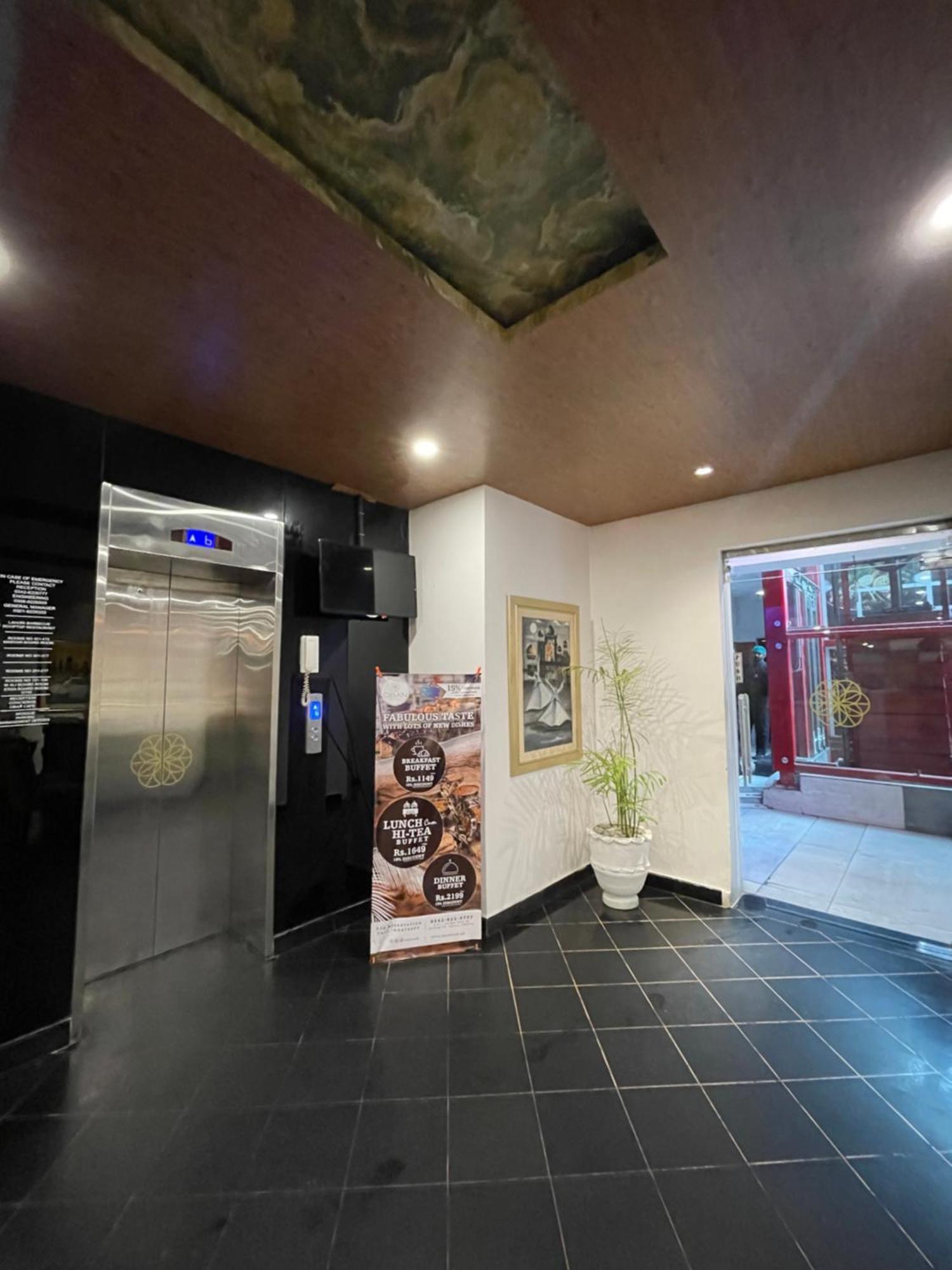 Hotel Oban Lahore Extérieur photo