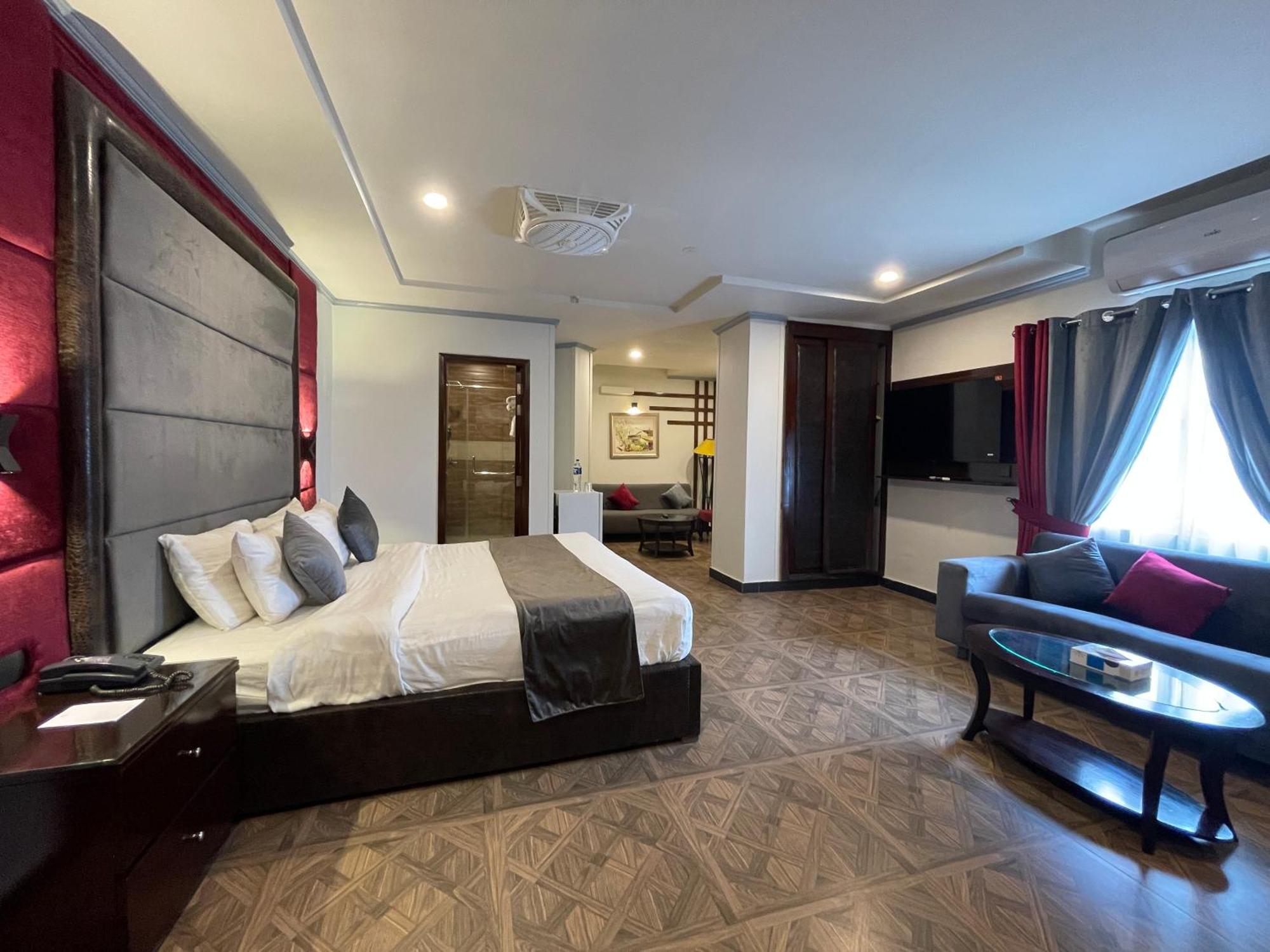 Hotel Oban Lahore Extérieur photo